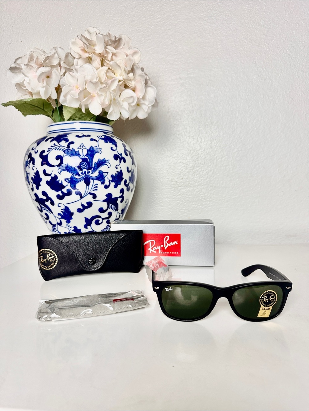 Ray-Ban Black Frame Sunglasses with Green Lenses model: 2132